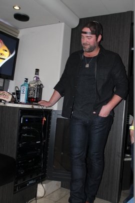 Lee Brice letting us preview some unreleased songs